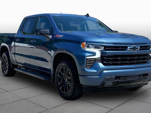 Used 2024 Chevrolet Silverado 1500 RST w/ Z71 Off-Road Package AWD/4WD image 2
