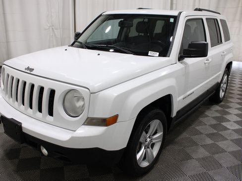 Used 2014 Jeep Patriot Latitude w/ Sun/Sound Group FWD image 28