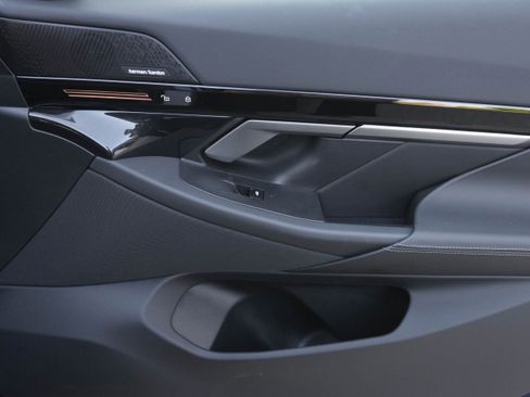 Used 2025 BMW 530i image 30