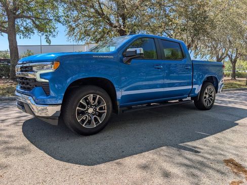 Used 2022 Chevrolet Silverado 1500 LT RWD image 3