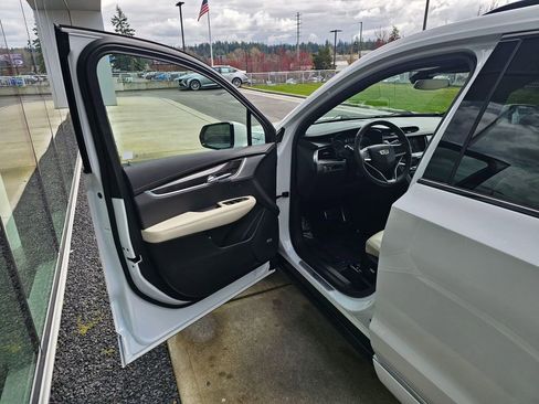 Certified 2023 Cadillac XT6 Sport AWD/4WD image 19
