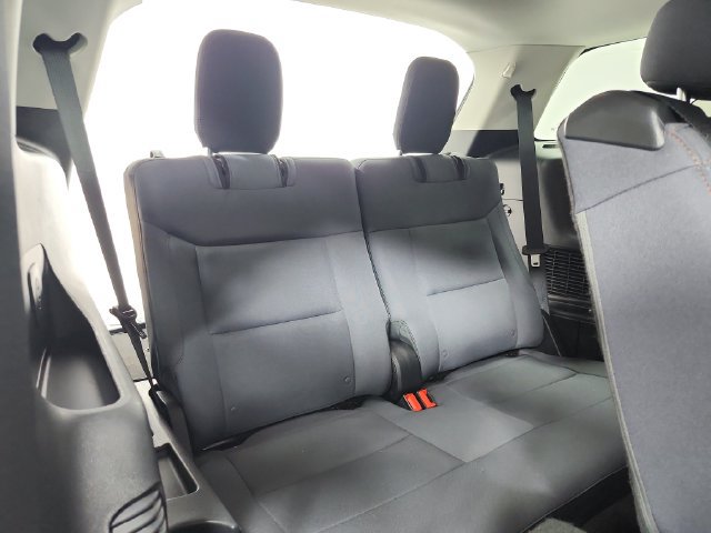 Used 2025 Ford Explorer Active AWD/4WD image 42