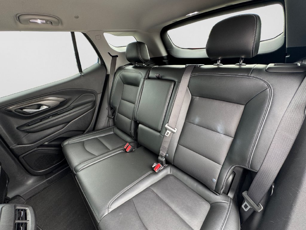 Used 2024 GMC Terrain SLT AWD/4WD image 12