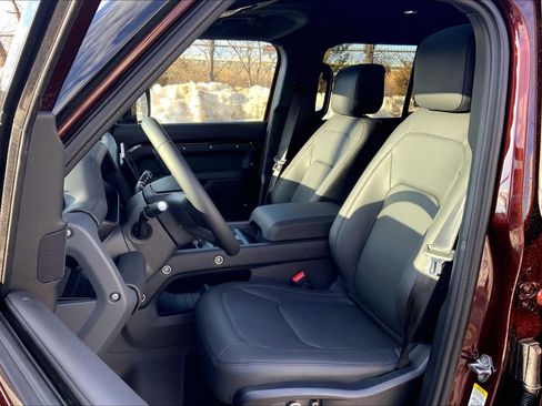 New 2026 Land Rover Defender 130 X-Dynamic SE image 9