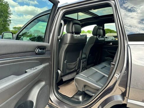 Used 2020 Jeep Grand Cherokee Overland AWD/4WD image 16