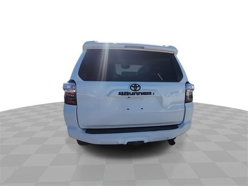 Used 2022 Toyota 4Runner SR5 Premium image 7