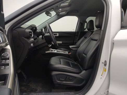 Used 2022 Ford Explorer XLT w/ Equipment Group 202A image 17