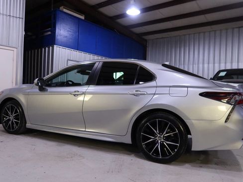 Used 2022 Toyota Camry SE image 2