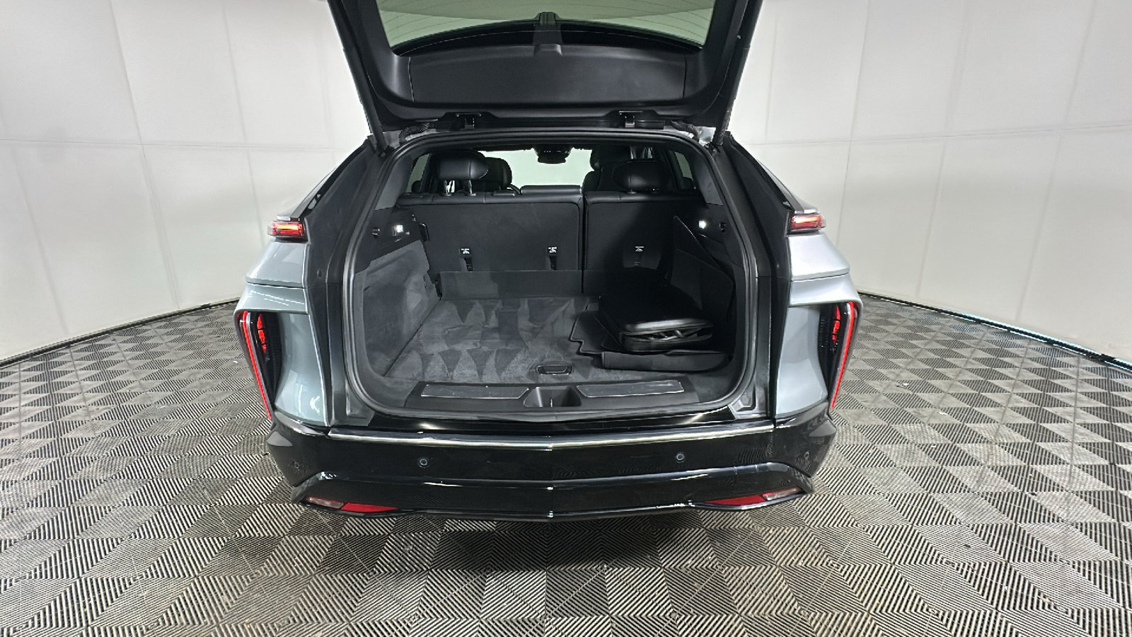 Used 2024 Cadillac Lyriq Luxury AWD/4WD image 34