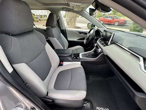 Used 2020 Toyota RAV4 XLE w/ Convenience Package image 24