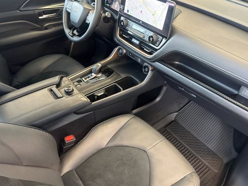 Used 2025 Toyota Grand Highlander AWD Hybrid image 19