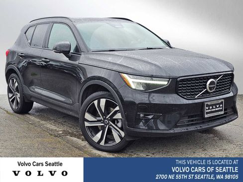 Certified 2024 Volvo XC40 B5 Plus w/ Climate Package image 1