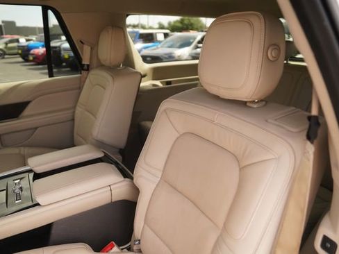 Used 2019 Lincoln Navigator L Reserve image 14
