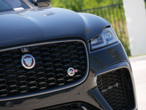 Used 2021 Jaguar F-PACE SVR AWD/4WD image 10