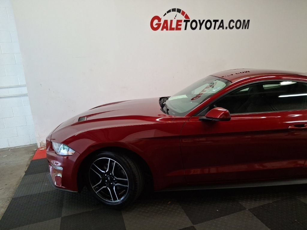 Used 2018 Ford Mustang Coupe RWD image 5