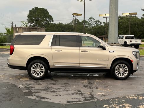 Used 2021 GMC Yukon XL SLT w/ SLT Luxury Package AWD/4WD image 10