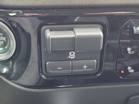 Used 2025 GMC Sierra 3500 SLT w/ SLT Convenience Package image 31