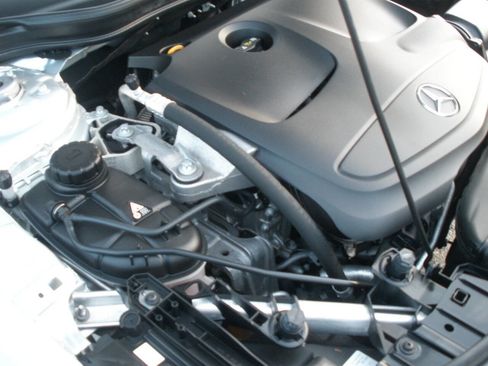 Used 2019 Mercedes-Benz GLA 250 4MATIC image 15