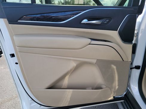 Used 2022 Cadillac Escalade ESV Premium Luxury image 10