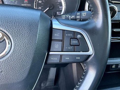 Used 2023 Toyota Highlander LE image 17