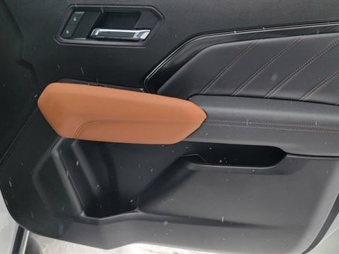 Used 2025 GMC Canyon AT4 image 50