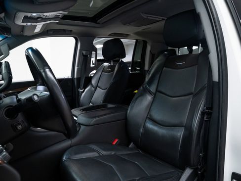Used 2019 Cadillac Escalade ESV Premium Luxury image 18