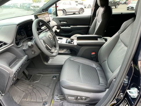 New 2026 Toyota Sienna Platinum AWD/4WD image 9