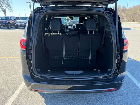 New 2026 Chrysler Pacifica Select w/ S Appearance Package FWD image 7