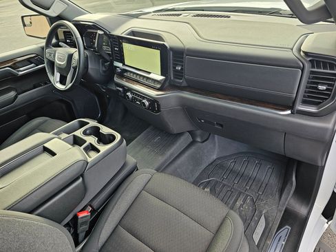 Used 2024 GMC Sierra 1500 Elevation w/ LPO, Elevation Black Package image 16