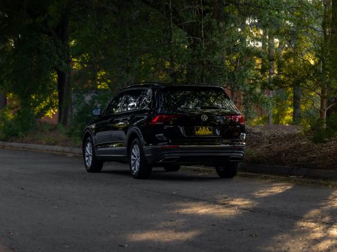 Used 2018 Volkswagen Tiguan SE FWD image 42
