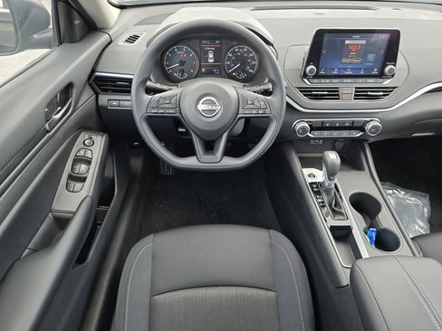 Used 2025 Nissan Altima 2.5 S FWD image 9