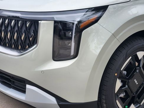 New 2026 Kia Carnival EX FWD image 7