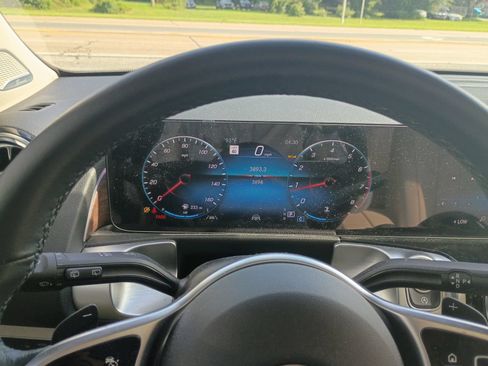 Used 2023 Mercedes-Benz GLB 250 image 9