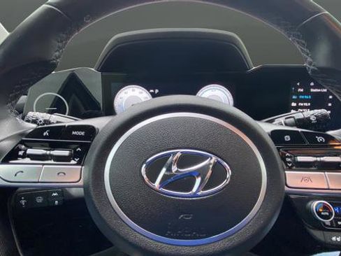 Used 2023 Hyundai Elantra Limited FWD image 16