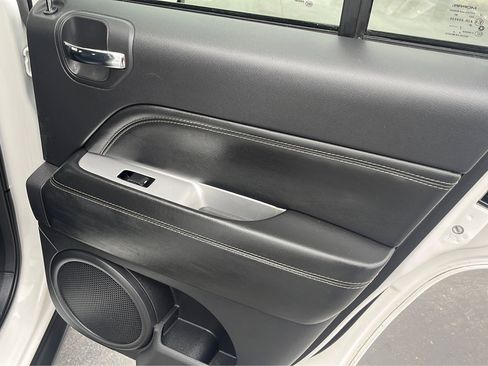 Used 2014 Jeep Compass Latitude w/ Sun/Sound Group image 13