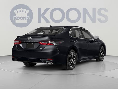 Used 2022 Toyota Camry SE FWD image 2
