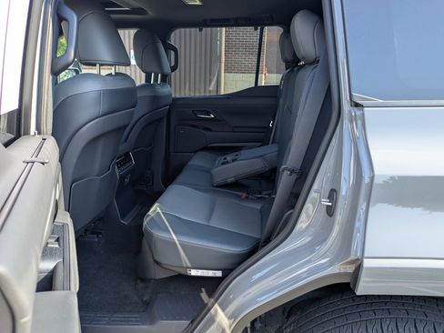 Used 2024 Lexus GX 550 w/ Accessory Package (Z1) AWD/4WD image 28