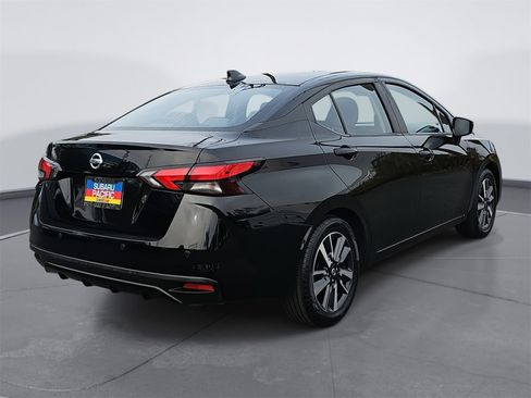 Used 2021 Nissan Versa SV image 3