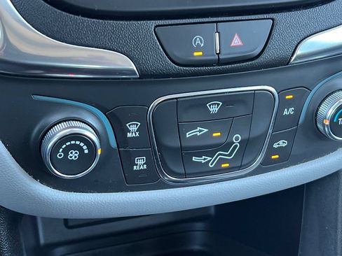 Used 2022 Chevrolet Equinox LS w/ LPO, Floor Liner Package AWD/4WD image 21
