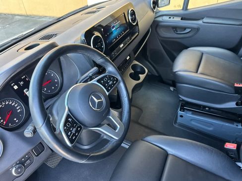 Used 2022 Mercedes-Benz Sprinter 2500 image 7
