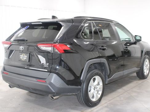 Used 2021 Toyota RAV4 XLE AWD/4WD image 9