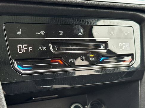 New 2026 Volkswagen Taos SE image 19