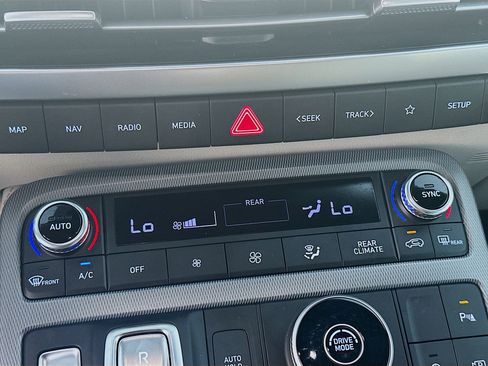 Certified 2024 Hyundai Palisade Limited image 13