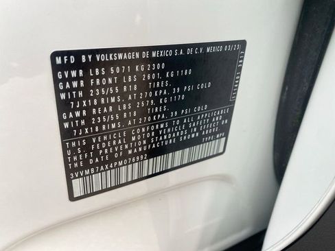 Used 2023 Volkswagen Tiguan SE w/ Panoramic Sunroof Package image 32