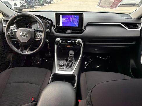 Used 2025 Toyota RAV4 LE AWD/4WD image 14