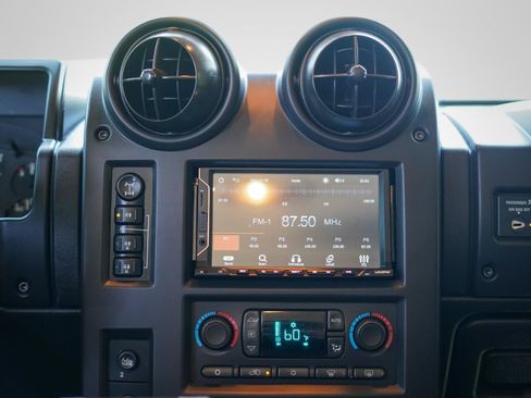 Used 2005 HUMMER H2 SUT w/ Preferred Equipment Group AWD/4WD image 12