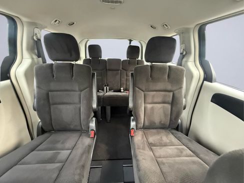 Used 2017 Dodge Grand Caravan Crew FWD image 18