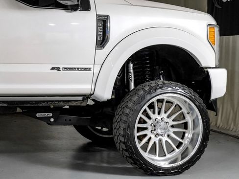 Used 2018 Ford F250 Platinum w/ Platinum Ultimate Package AWD/4WD image 7