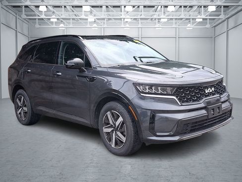 Used 2023 Kia Sorento S w/ Panoramic Sunroof Package FWD image 3
