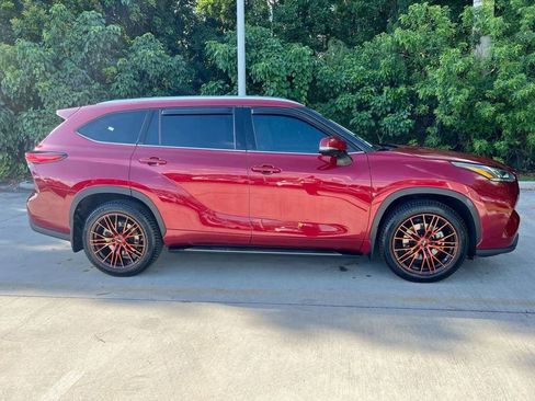 Used 2020 Toyota Highlander Limited FWD image 8